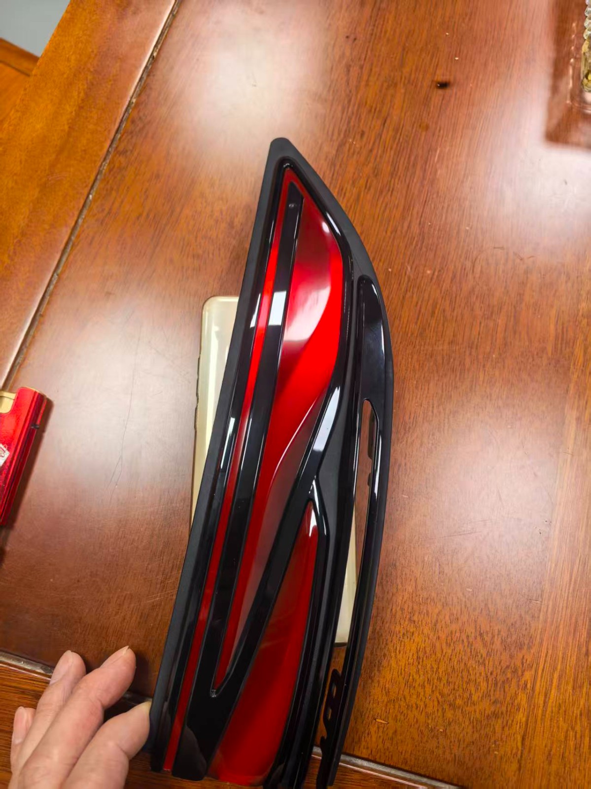 光影雕刻，智造非凡：汽車車燈調(diào)色激光鐳雕工藝深度解析